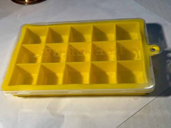 SILICON ICE TRAY 7"X5" WITH PLASTIC COVER