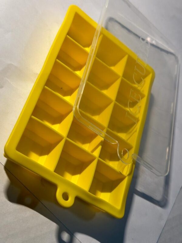 SILICON ICE TRAY 7"X5" WITH PLASTIC COVER - Image 2